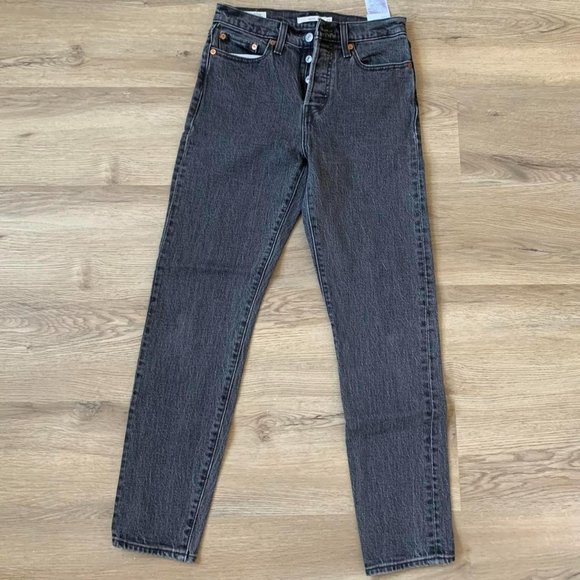 Vintage Levi’s Straight High Rise Wedgie Jeans - Picture 4 of 5